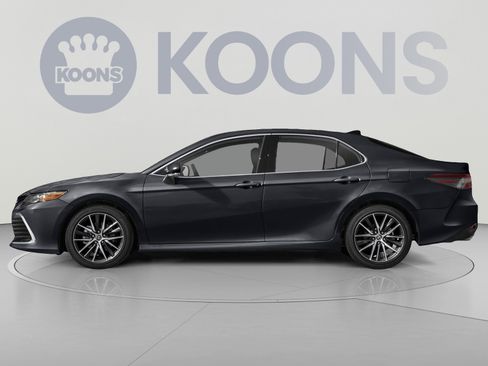 Used 2023 Toyota Camry XLE w/ Cold Weather Package FWD image 4