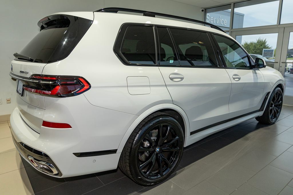 Used 2023 BMW X7 xDrive40i w/ Executive Package AWD/4WD image 16