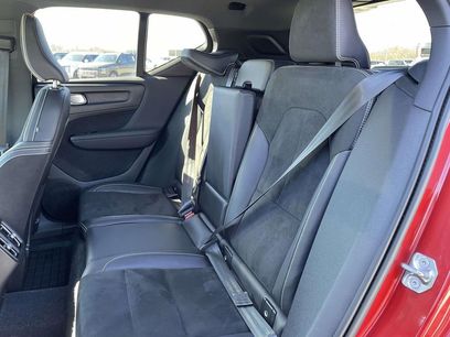 Used 2022 Volvo XC40 T4 R-Design w/ Advanced Package