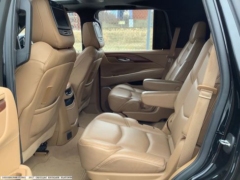 Used 2017 Cadillac Escalade Platinum image 14