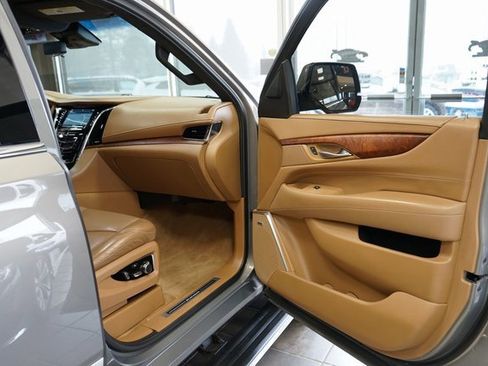 Used 2017 Cadillac Escalade Platinum image 49