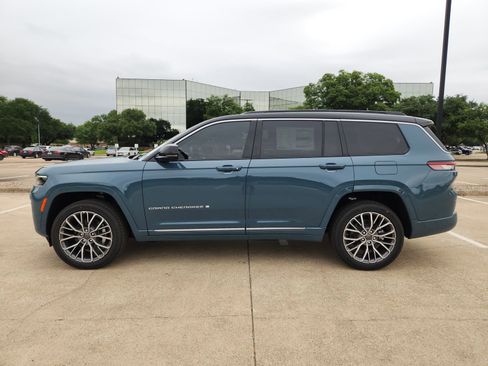 New 2026 Jeep Grand Cherokee L Summit AWD/4WD image 3
