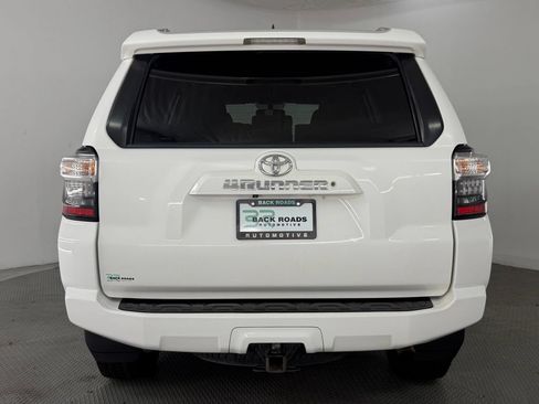 Used 2015 Toyota 4Runner SR5 AWD/4WD image 8