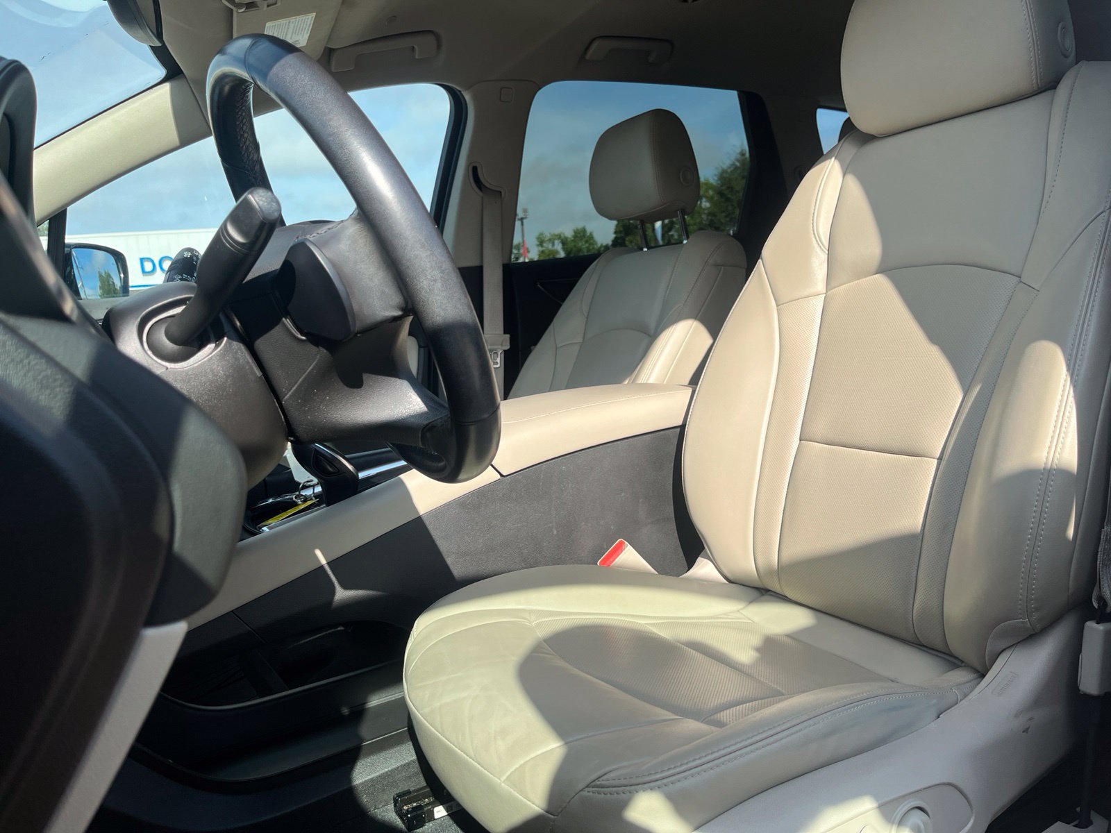 Used 2021 Buick Enclave Essence w/ Sport Touring Edition FWD image 8