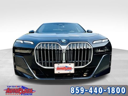 Used 2025 BMW 740i xDrive w/ Premium Package AWD/4WD image 7