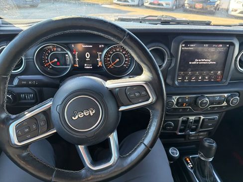 Used 2019 Jeep Wrangler Unlimited Sahara image 16