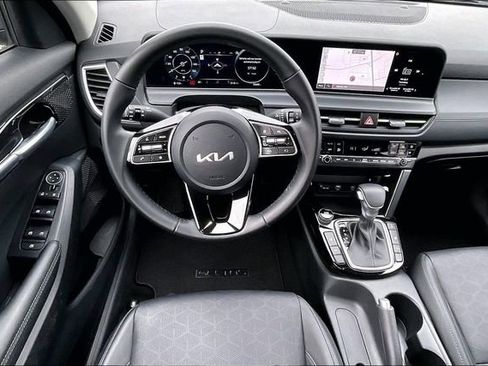 Certified 2024 Kia Seltos EX image 5