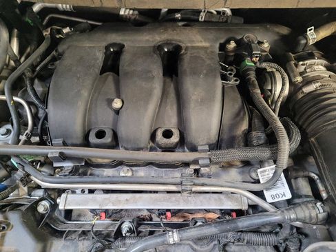Used 2018 Ford Explorer XLT w/ Equipment Group 202A FWD image 30