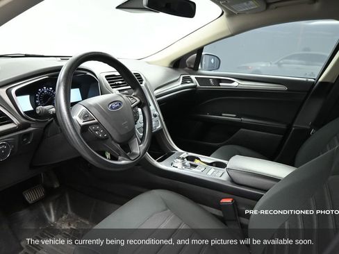 Used 2020 Ford Fusion SE image 5