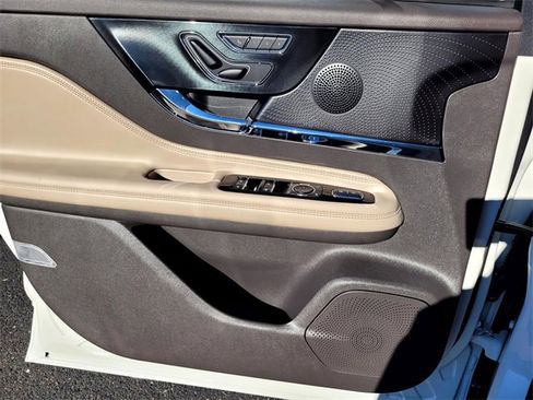 Used 2024 Lincoln Corsair FWD image 13