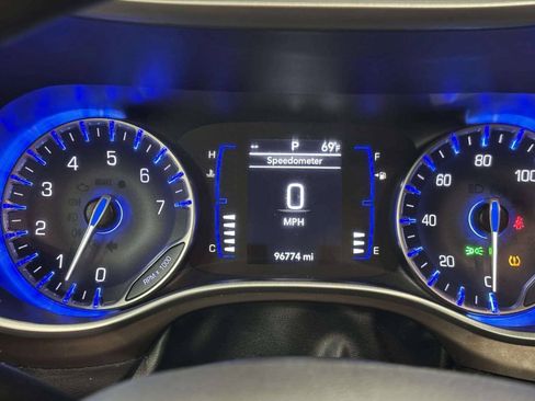 Used 2021 Chrysler Voyager Lxi FWD image 35