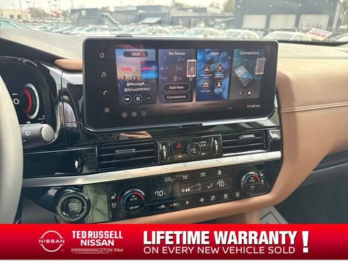 New 2026 Nissan Pathfinder Platinum image 17