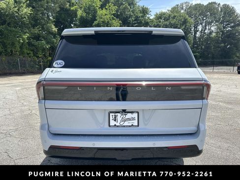 New 2026 Lincoln Navigator Reserve AWD/4WD image 6