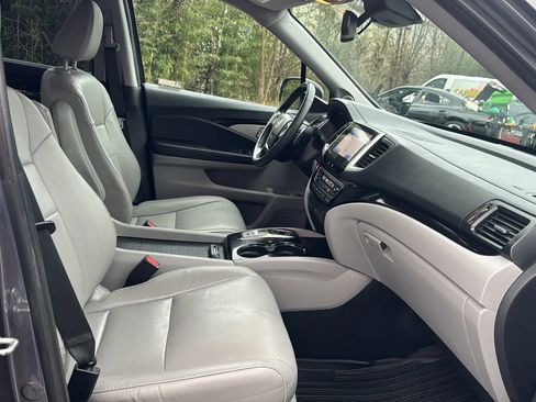 Used 2017 Honda Pilot Touring image 12