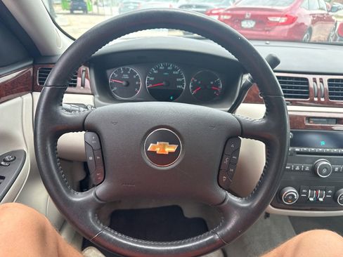 Used 2011 Chevrolet Impala LT FWD image 13