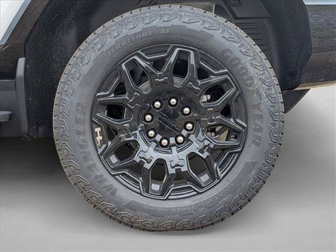 New 2026 GMC Hummer EV 4x4 Crew Cab w/ LPO, Dark Essentials Package image 10
