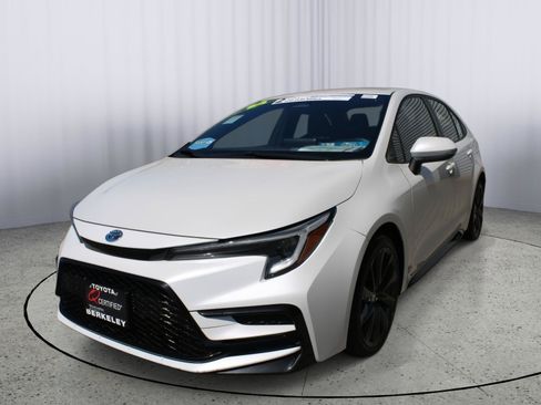Used 2024 Toyota Corolla SE FWD image 4