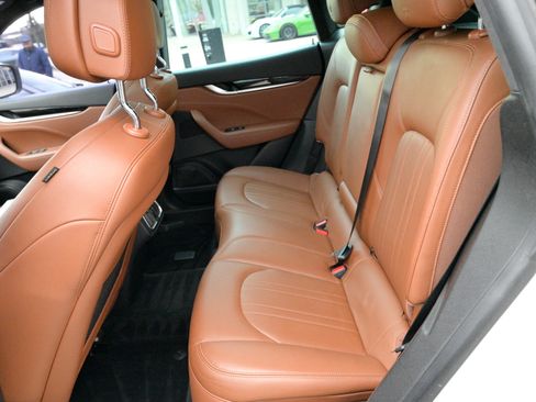 Certified 2018 Maserati Levante image 37