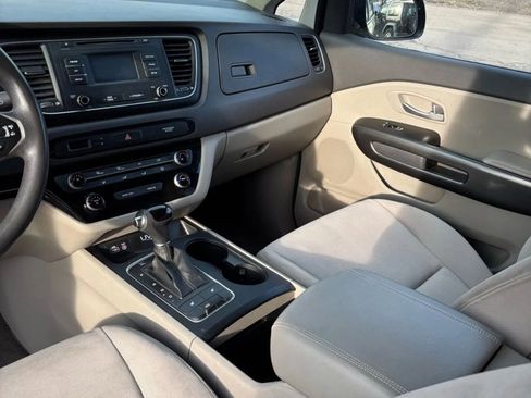 Used 2015 Kia Sedona LX w/ LX Convenience Package image 27
