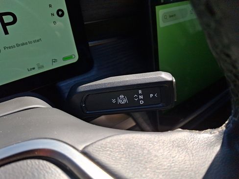 Used 2022 Rivian R1T Adventure image 15