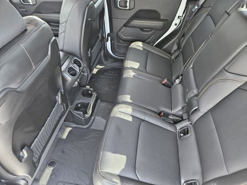 New 2025 Jeep Gladiator Sport image 27