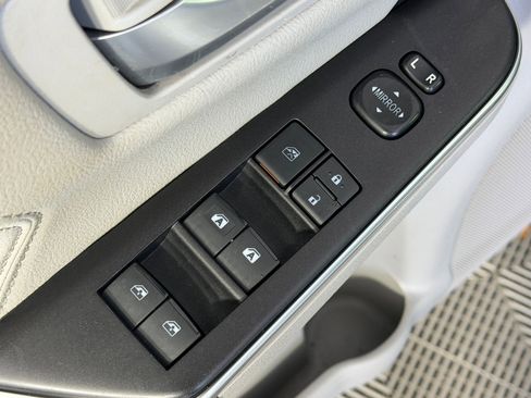 Used 2017 Toyota Camry XLE FWD image 22