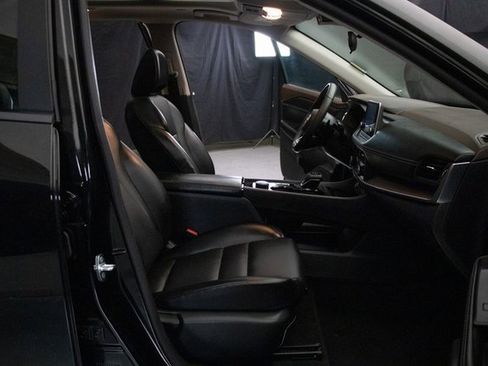 Used 2023 Nissan Rogue SV w/ SV Premium B Package image 16