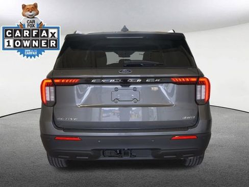 Used 2026 Ford Explorer Active AWD/4WD image 3