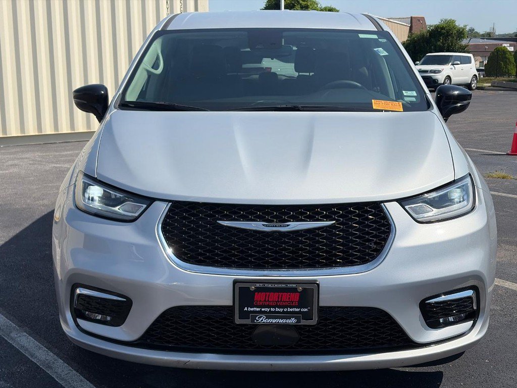 Used 2024 Chrysler Pacifica Touring-L FWD image 8