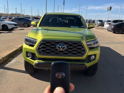 Used 2023 Toyota Tacoma TRD Off-Road image 2
