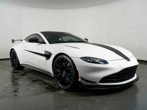 Used 2022 Aston Martin V8 Vantage Coupe image 2