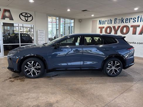 Certified 2025 Toyota Crown Signia image 7