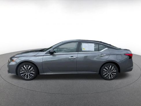 Used 2025 Nissan Altima 2.5 SV image 8