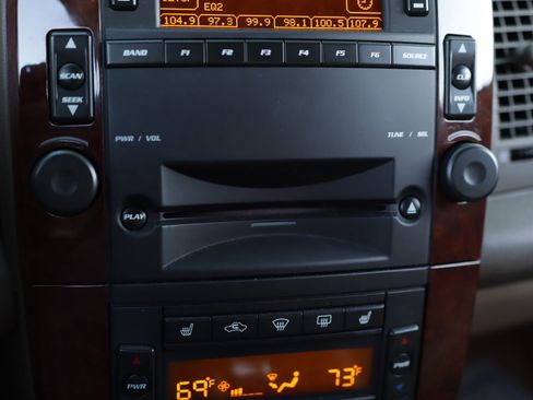 Used 2006 Cadillac SRX w/ Seating Package image 14