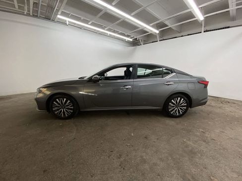 Used 2023 Nissan Altima 2.5 SV image 3