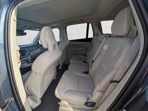 Used 2021 Volvo XC90 T5 Momentum w/ Climate Package FWD image 3