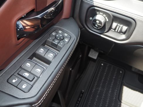 New 2025 RAM 2500 Limited image 29