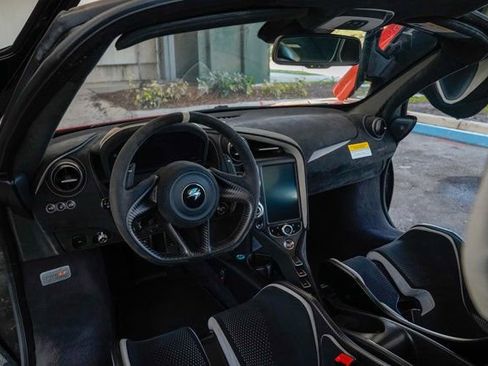 Used 2021 McLaren 765LT image 3