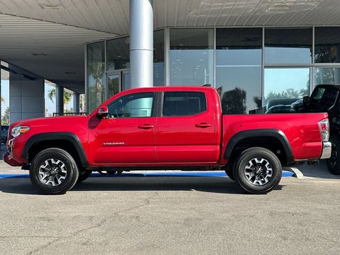 Used 2022 Toyota Tacoma TRD Off-Road image 2