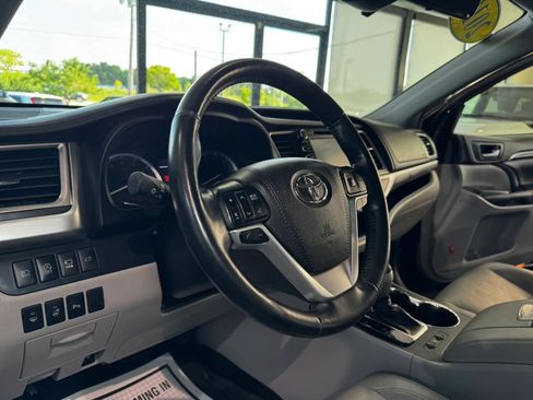 Used 2019 Toyota Highlander Limited Platinum w/ Protection Package #3 AWD/4WD image 26