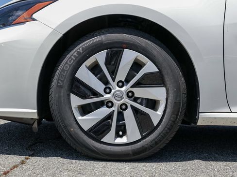 Used 2024 Nissan Altima 2.5 S FWD image 11