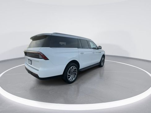 New 2026 Lincoln Navigator L Premier AWD/4WD image 8