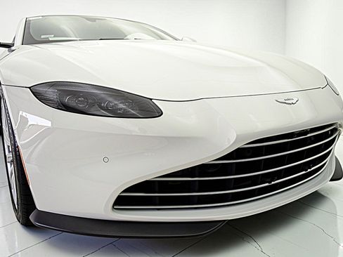 Used 2023 Aston Martin V8 Vantage Coupe RWD image 14