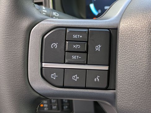 Used 2025 Ford F250 Lariat AWD/4WD image 17