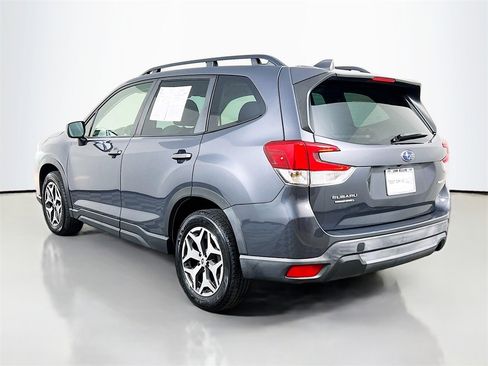 Used 2022 Subaru Forester Premium image 5