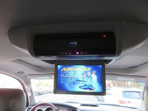 Used 2016 Toyota Sequoia Platinum image 20