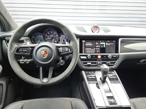 Certified 2026 Porsche Macan GTS image 8
