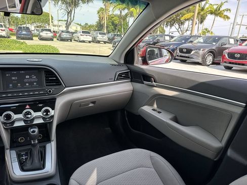 Used 2019 Hyundai Elantra SEL FWD image 15