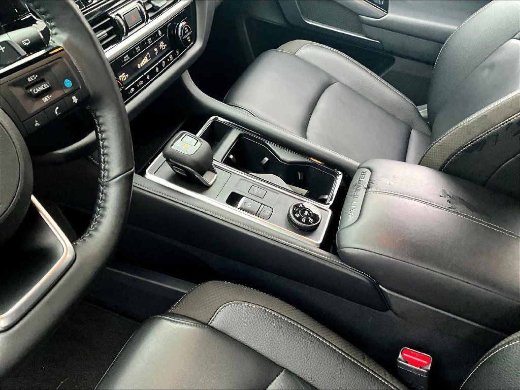 Used 2025 Nissan Pathfinder SL AWD/4WD image 20