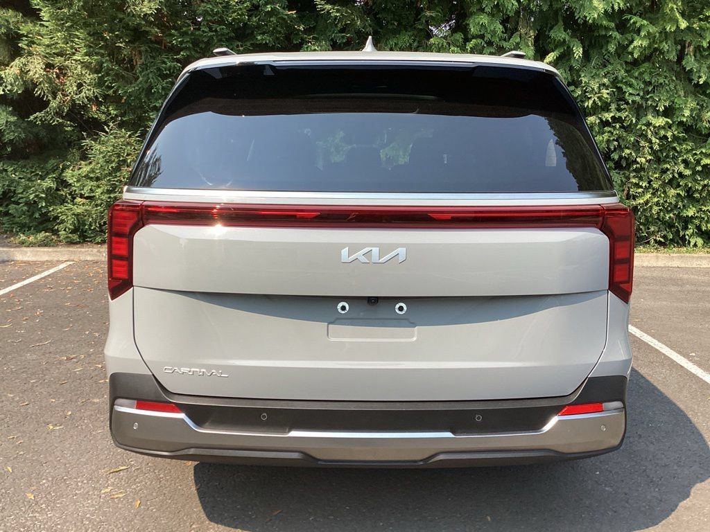 Used 2025 Kia Carnival SX FWD image 21